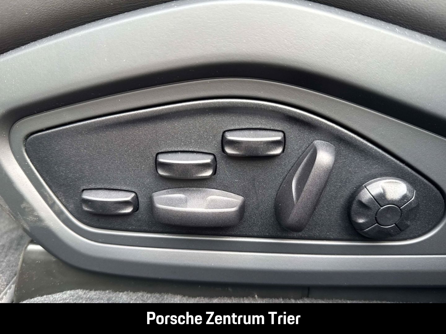 Porsche Taycan 4 Cross Turismo HA-Lenkung InnoDrive