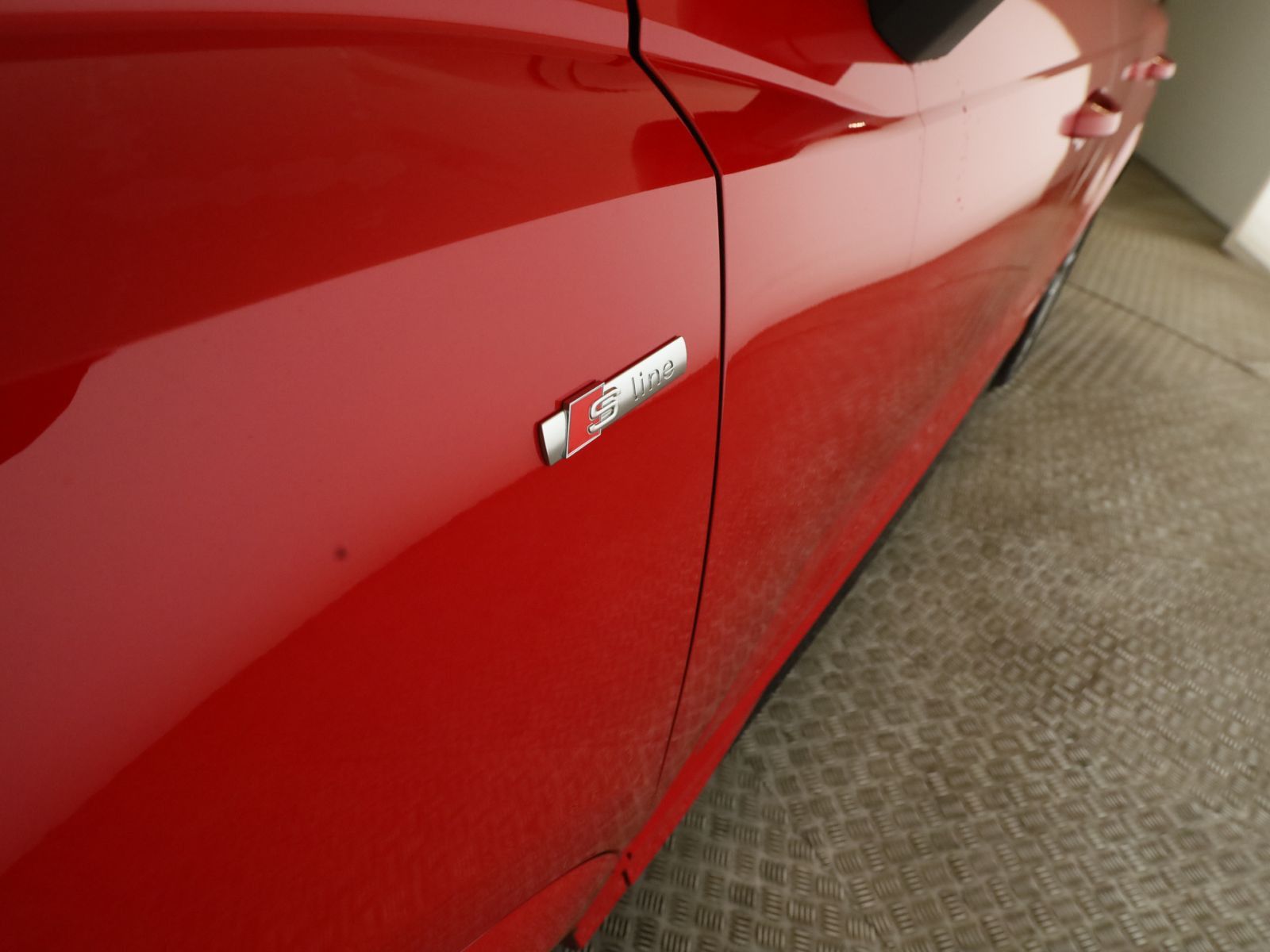 Audi Q3 40 TDI quattro S line M - Samsaru's Car Outlet