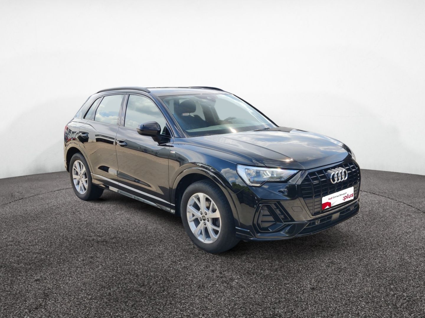 Audi Q3 35 TDI quattro S line - Samsaru's Car Outlet
