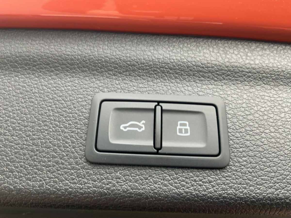 Audi Q3 40 TFSI QU S-TR ADVANCED - Samsaru's Car Outlet