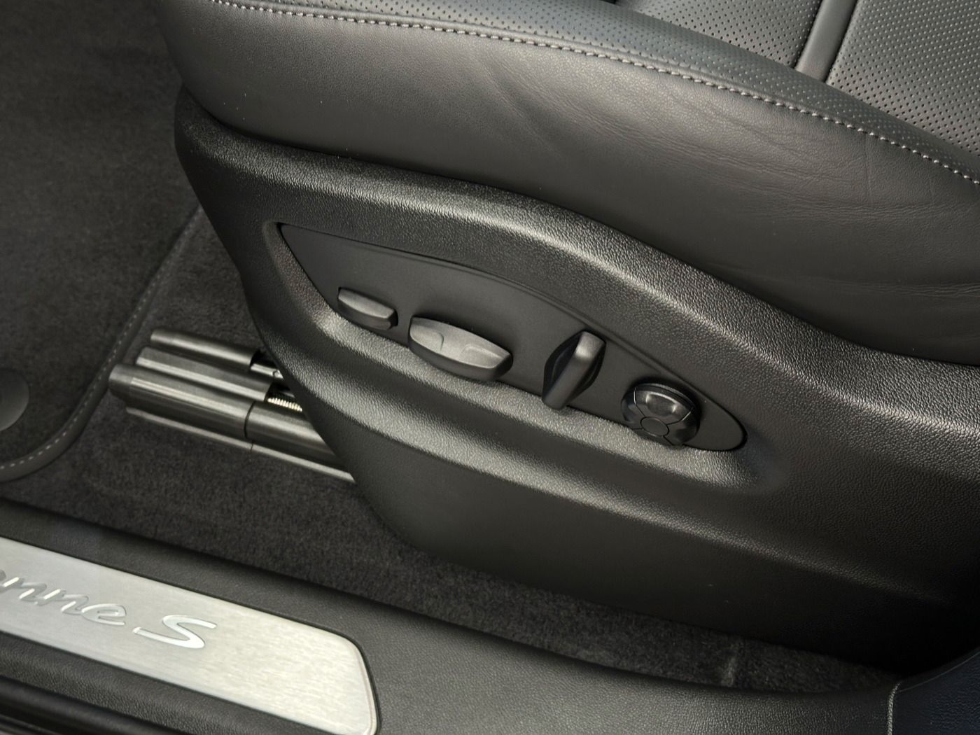 Porsche Cayenne S E-Hybrid Coupé AHK PANO BOSE