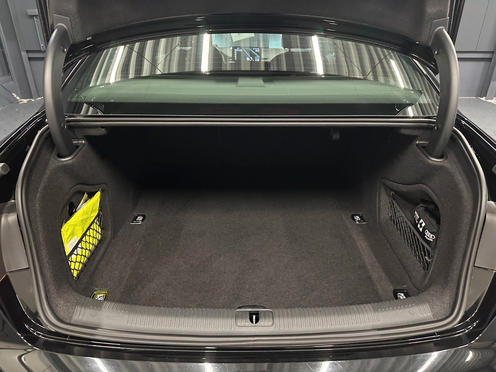 Audi A4 Lim. 40 TDI advanced - Samsaru's Car Outlet