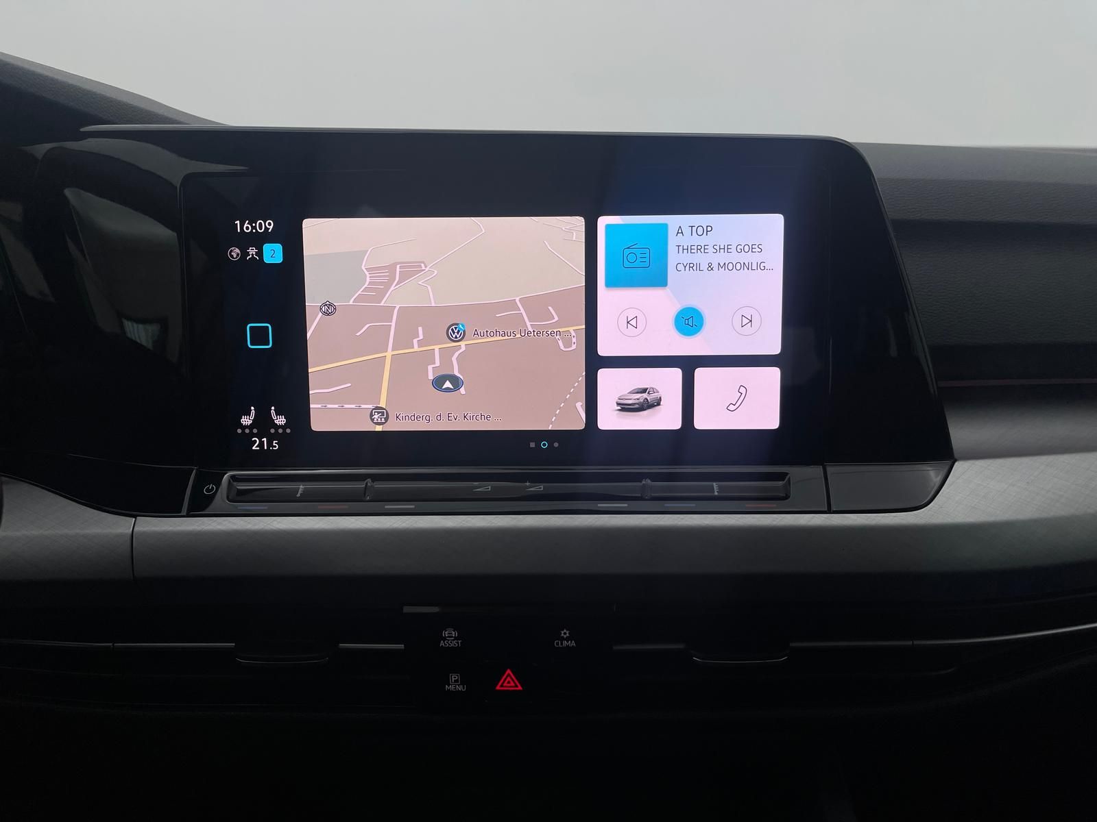 Volkswagen Golf 1.0 eTSI Life - Samsaru's Car Outlet