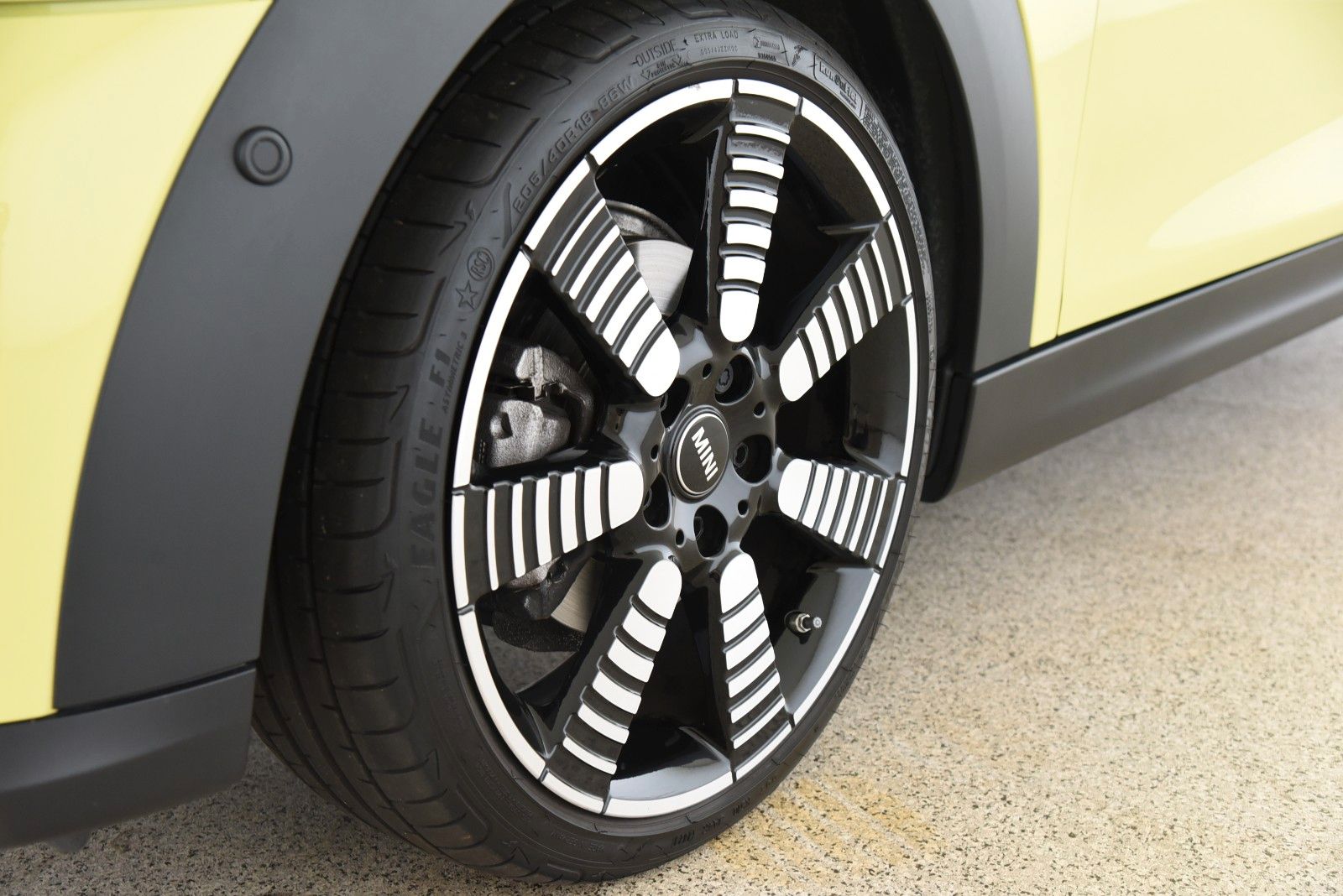 MINI Mini Cooper MINI Yours Trim - Samsaru's Car Outlet