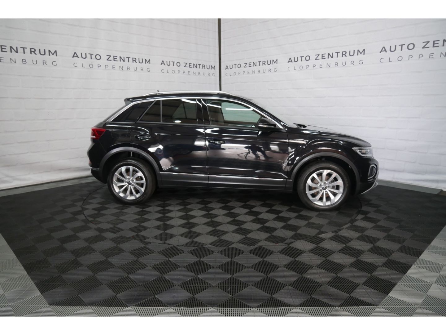 Volkswagen T-Roc Style 1.5 TSI - Samsaru's Car Outlet