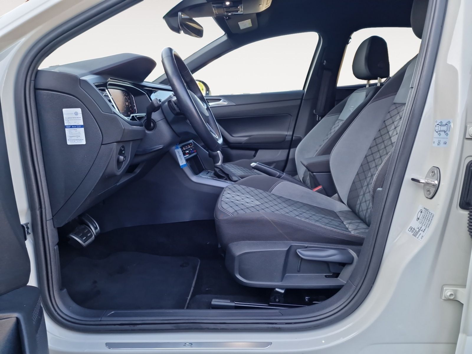 Volkswagen Taigo 1.0 TSI R-Line - Samsaru's Car Outlet