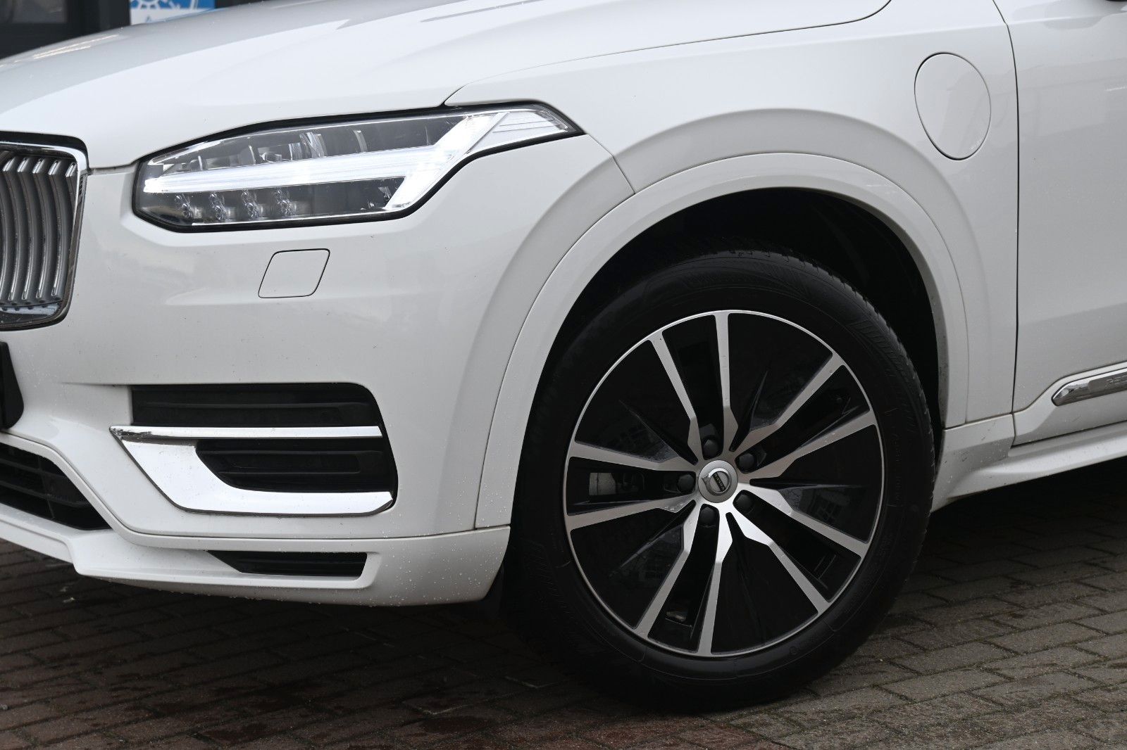 Volvo XC90 T8 AWD Inscrip. - Samsaru's Car Outlet