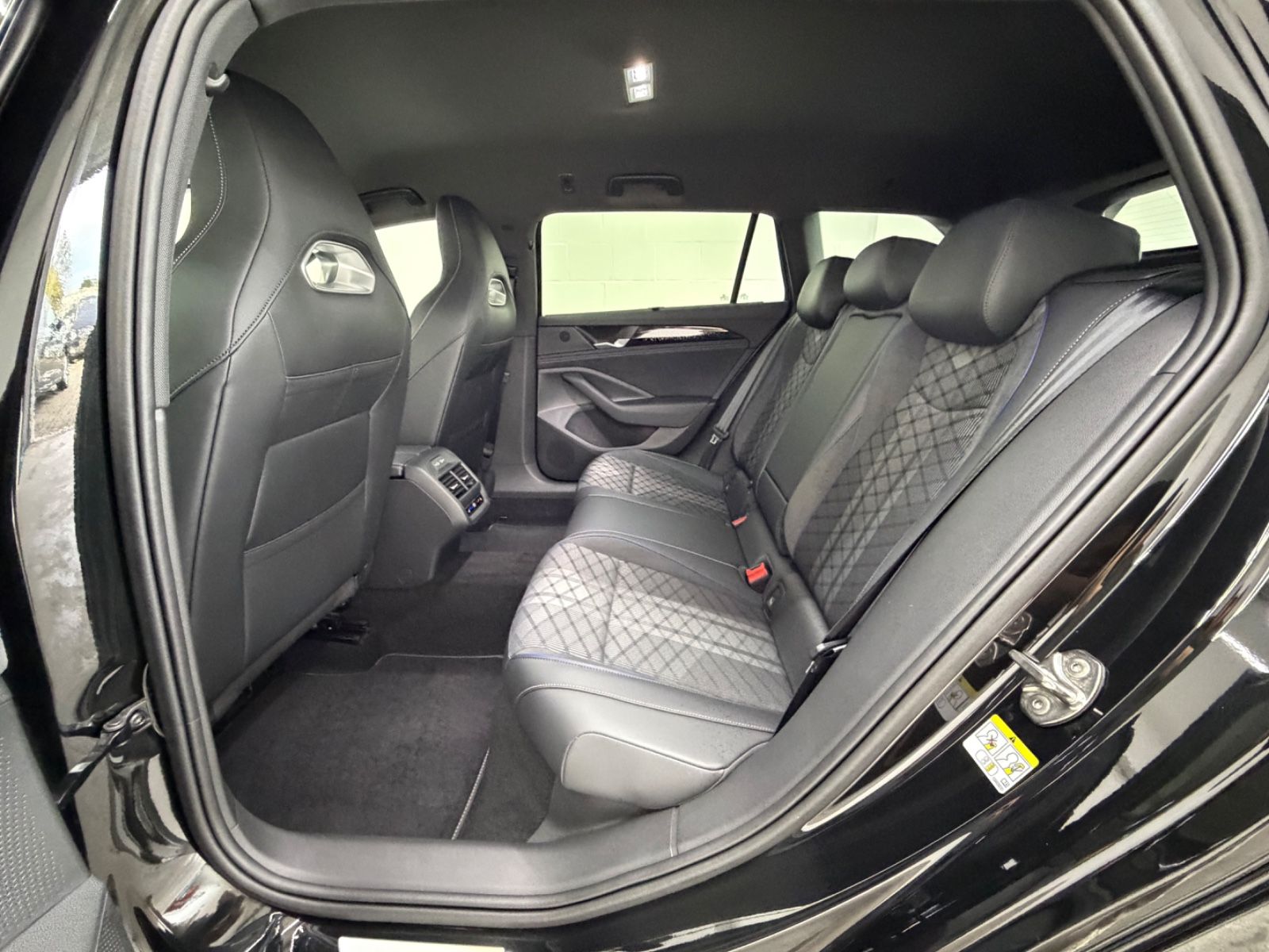 Volkswagen Passat Variant 2.0 TDI 142 kW 4Motion R-Line