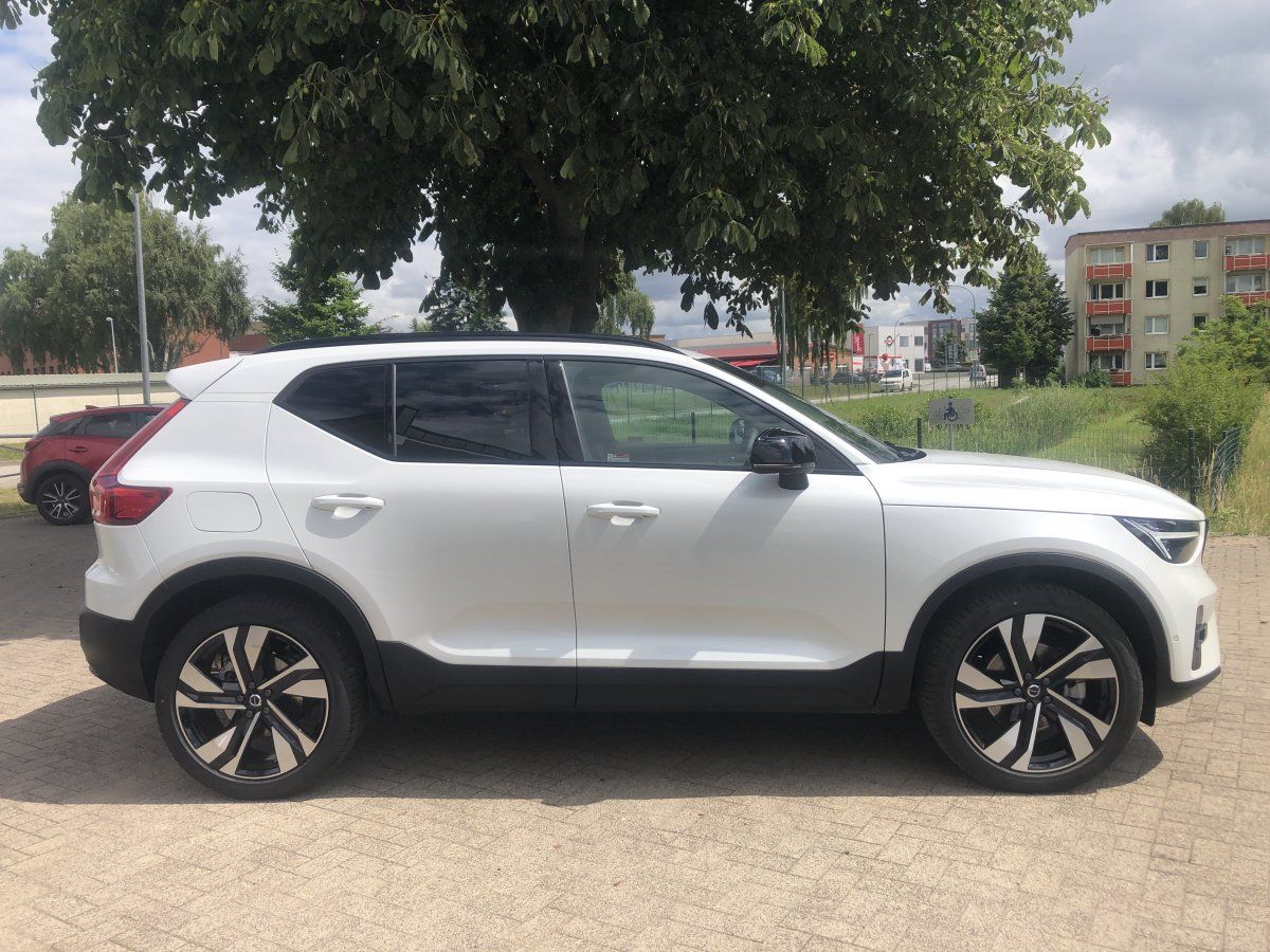 Volvo XC40 B4 Plus Dark - Samsaru's Car Outlet