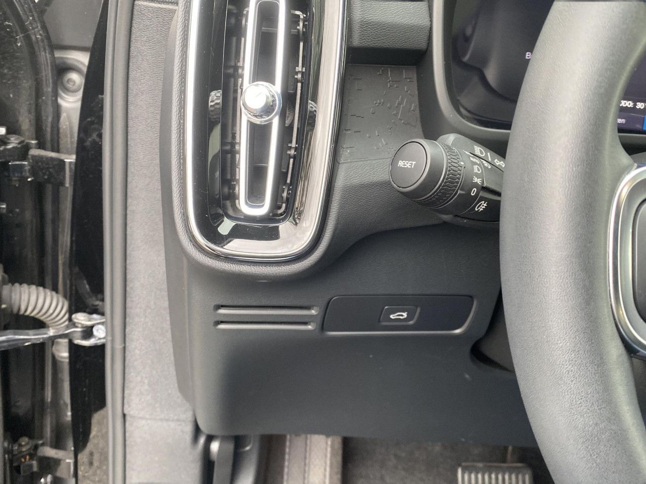 Volvo XC 40 Core Recharge Pure Electric 2WD Bluetooth