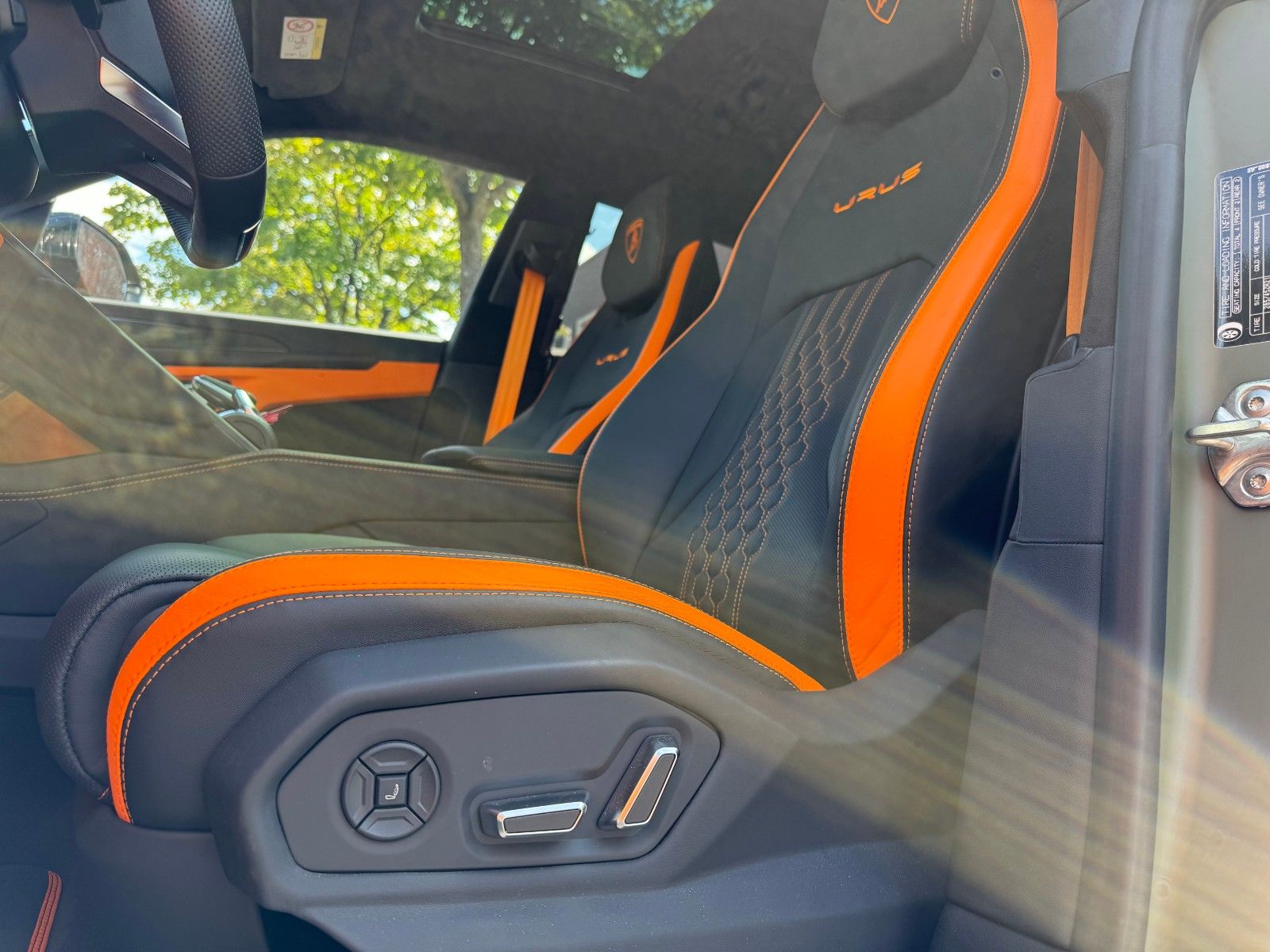 Lamborghini Urus 4.0 V8 S - Samsaru's Car Outlet