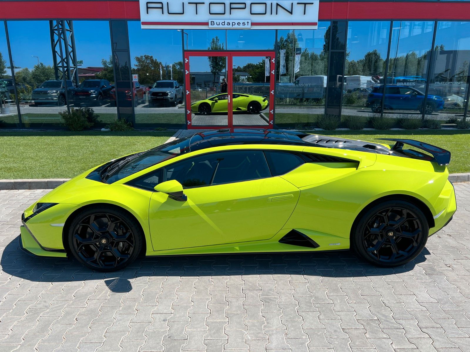 Lamborghini Huracán Tecnica - Samsaru's Car Outlet