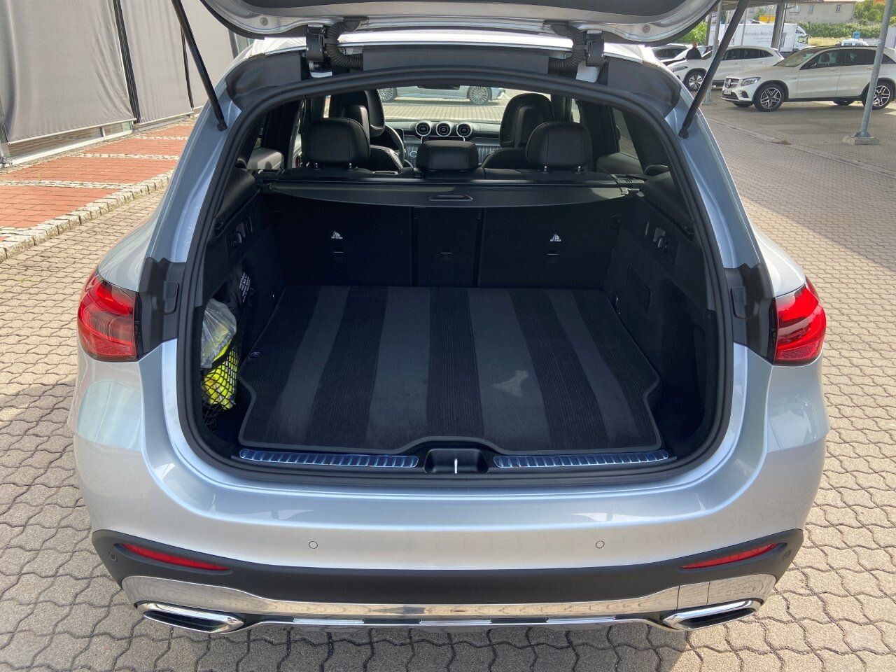Mercedes-Benz GLC 300 e 4M AMG-Premium+AHK+Pano+Distronic+Keyl
