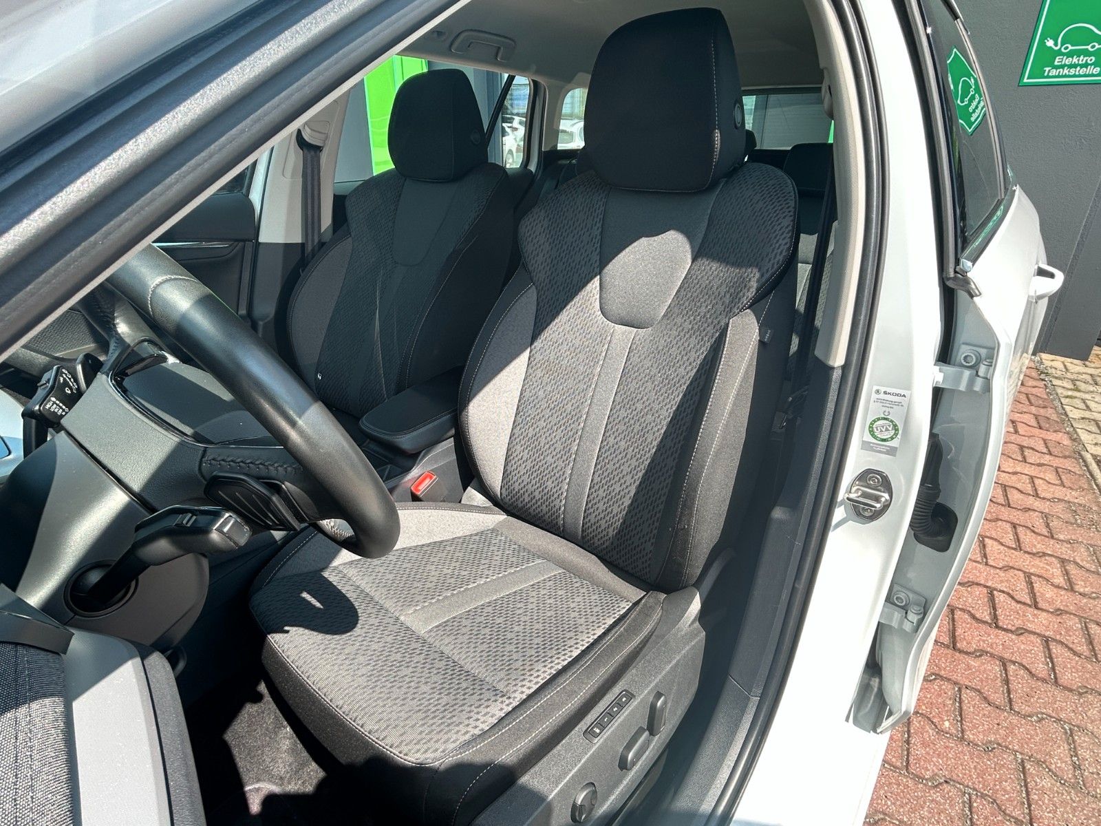 Skoda OCTAVIA Combi Style 1.4 TSI iV - Samsaru's Car Outlet