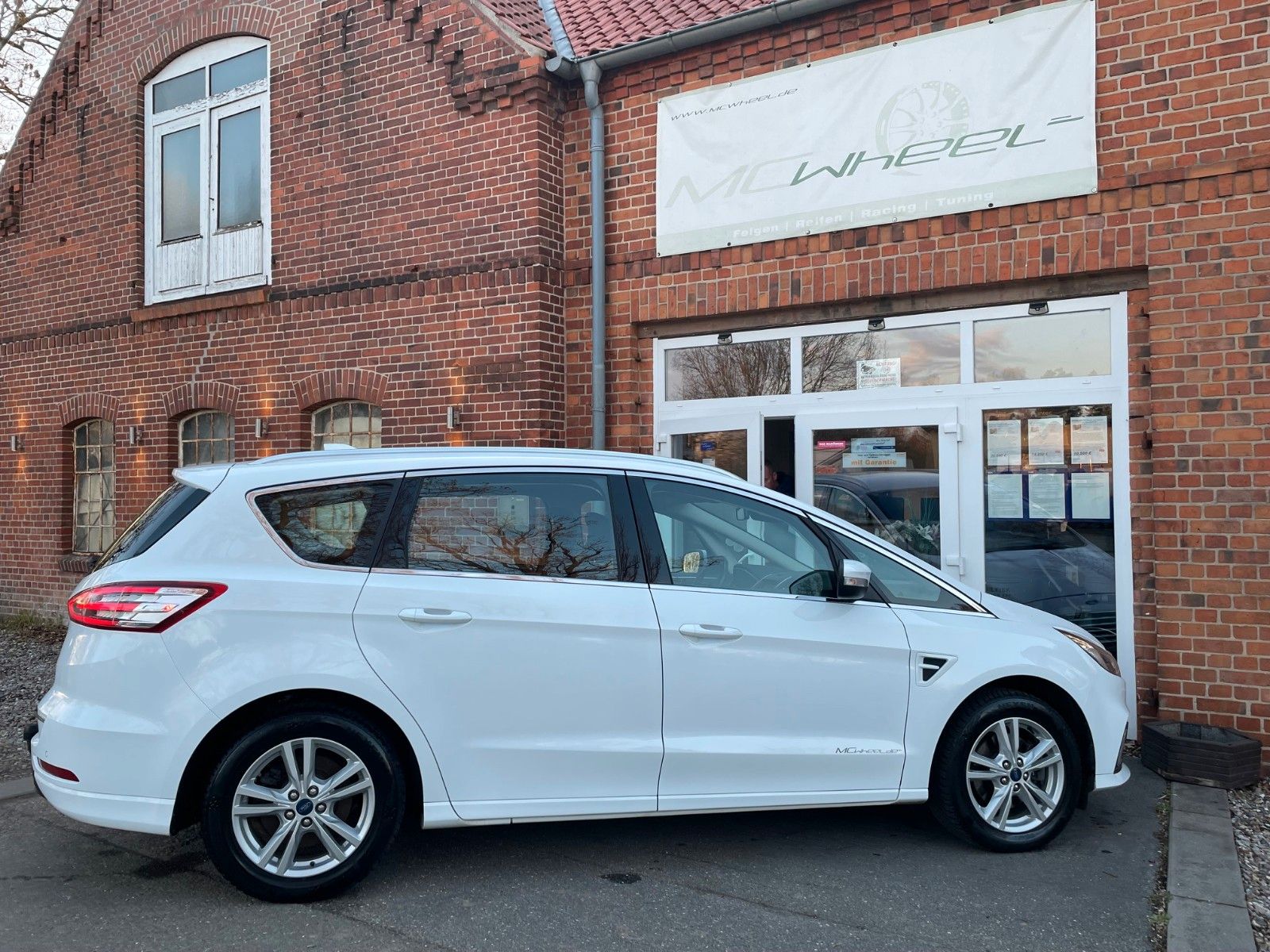 Ford S-Max S-MAX Hybrid Titanium AHK Kamera ACC