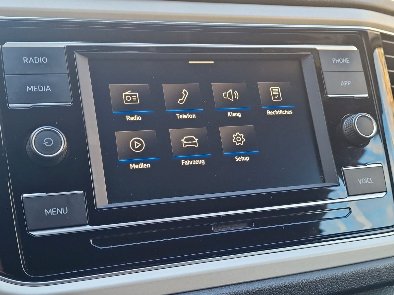 Volkswagen T-Roc Style - Samsaru's Car Outlet