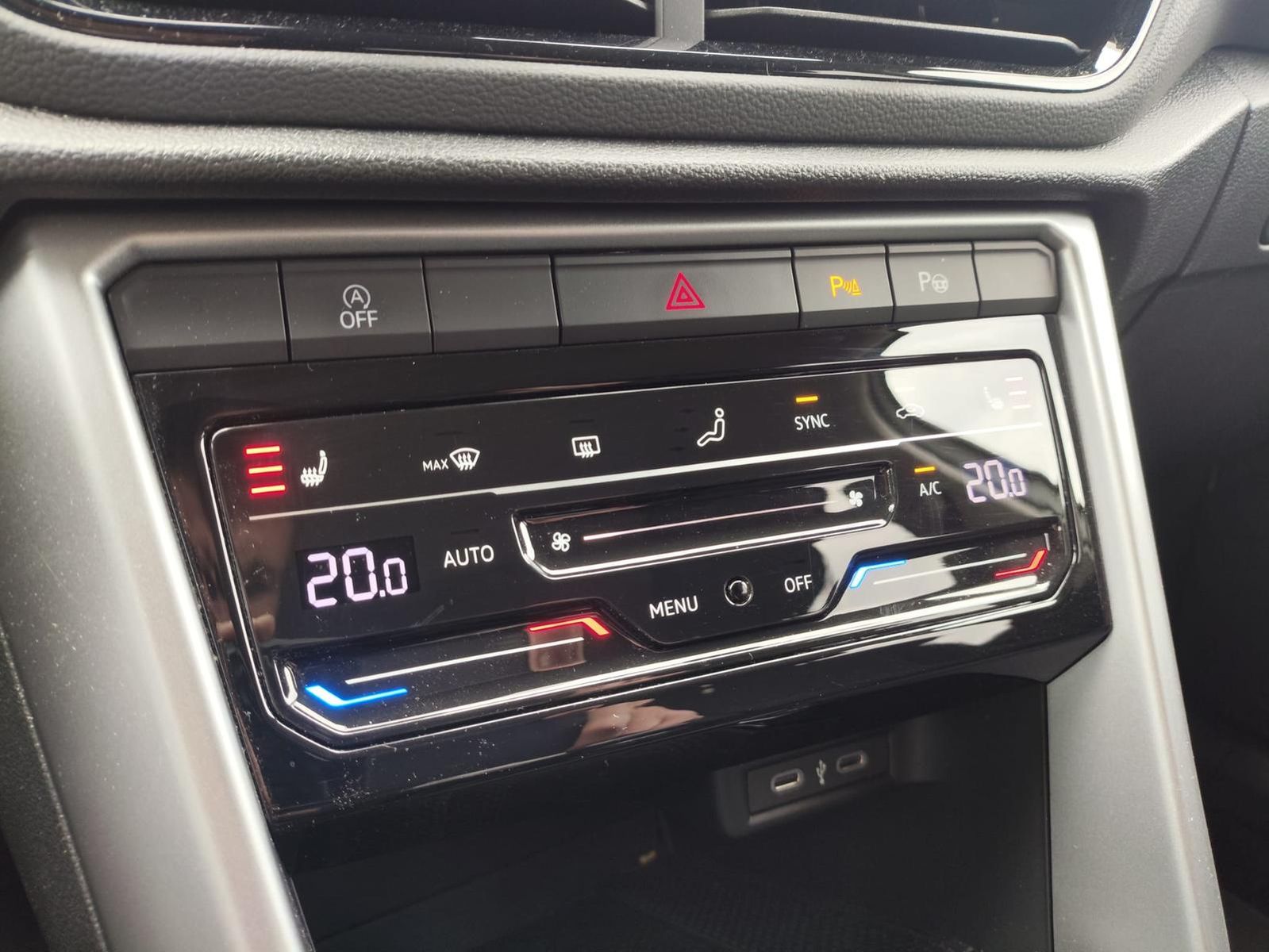Volkswagen T-Roc 1.0 TSI Life - Samsaru's Car Outlet