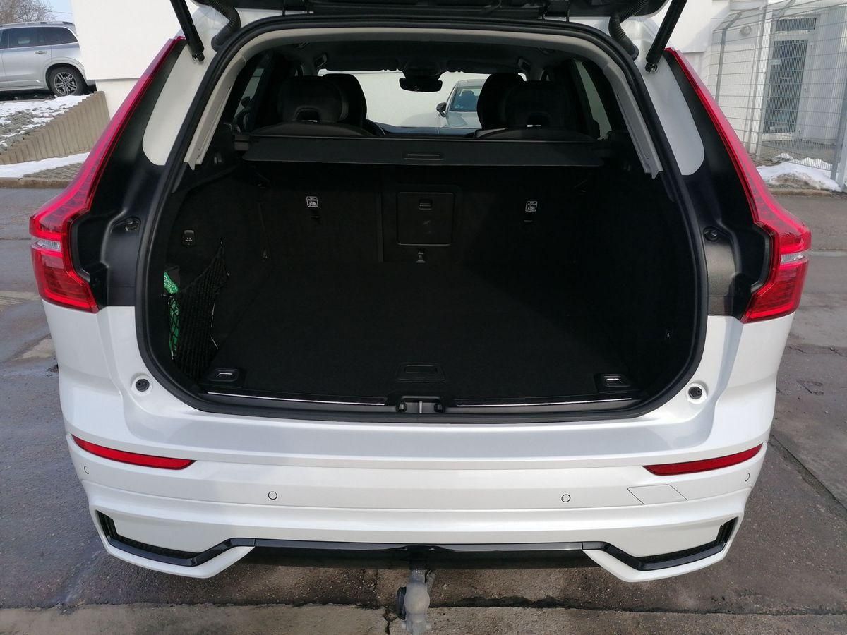 Volvo XC60 B4 AWD Plus Dark 4xSHZ ACC AHK FHZ H/K STHZ