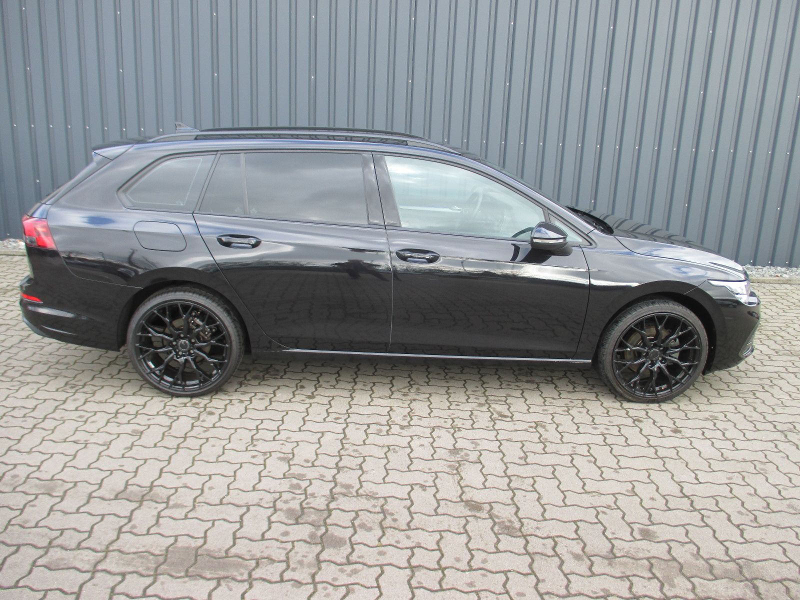 Volkswagen Golf VIII Variant 2.0 l TDI - Samsaru's Car Outlet