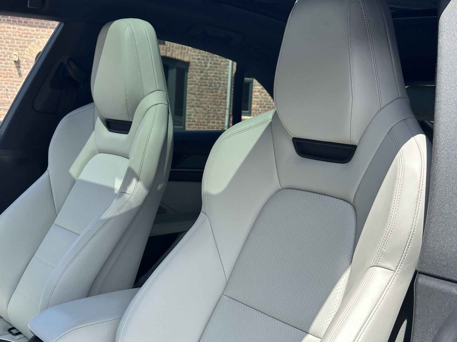 Porsche Macan 4 Exclusive - Samsaru's Car Outlet