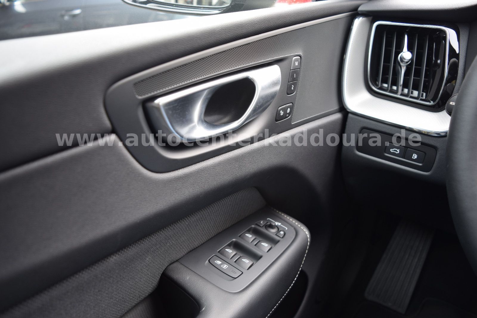 Volvo XC60 T6Plus Black Edition - Samsaru's Car Outlet