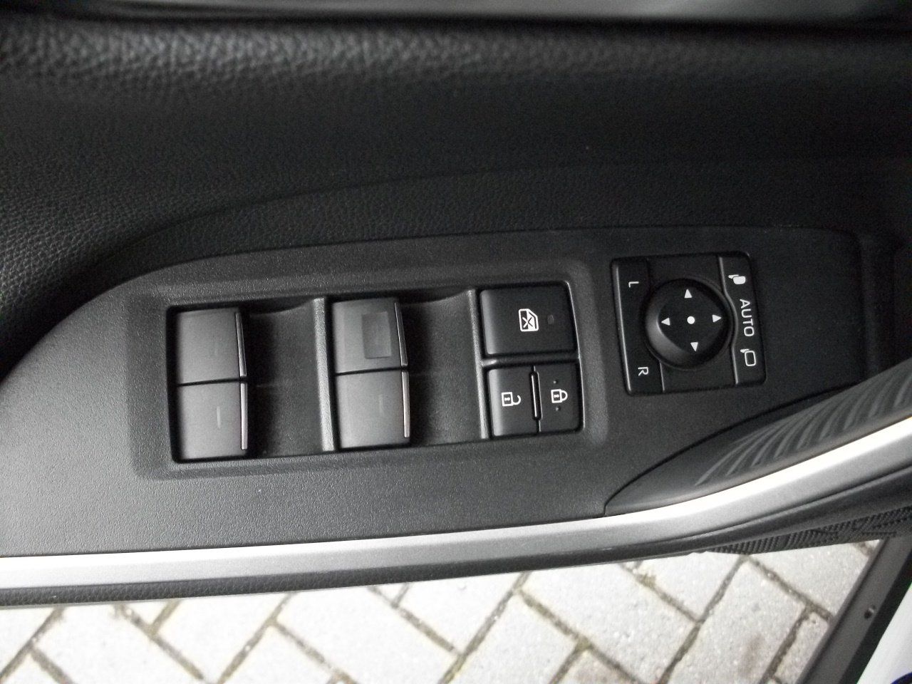 Toyota RAV 4 2,5-l Plug-In 4x4 Style