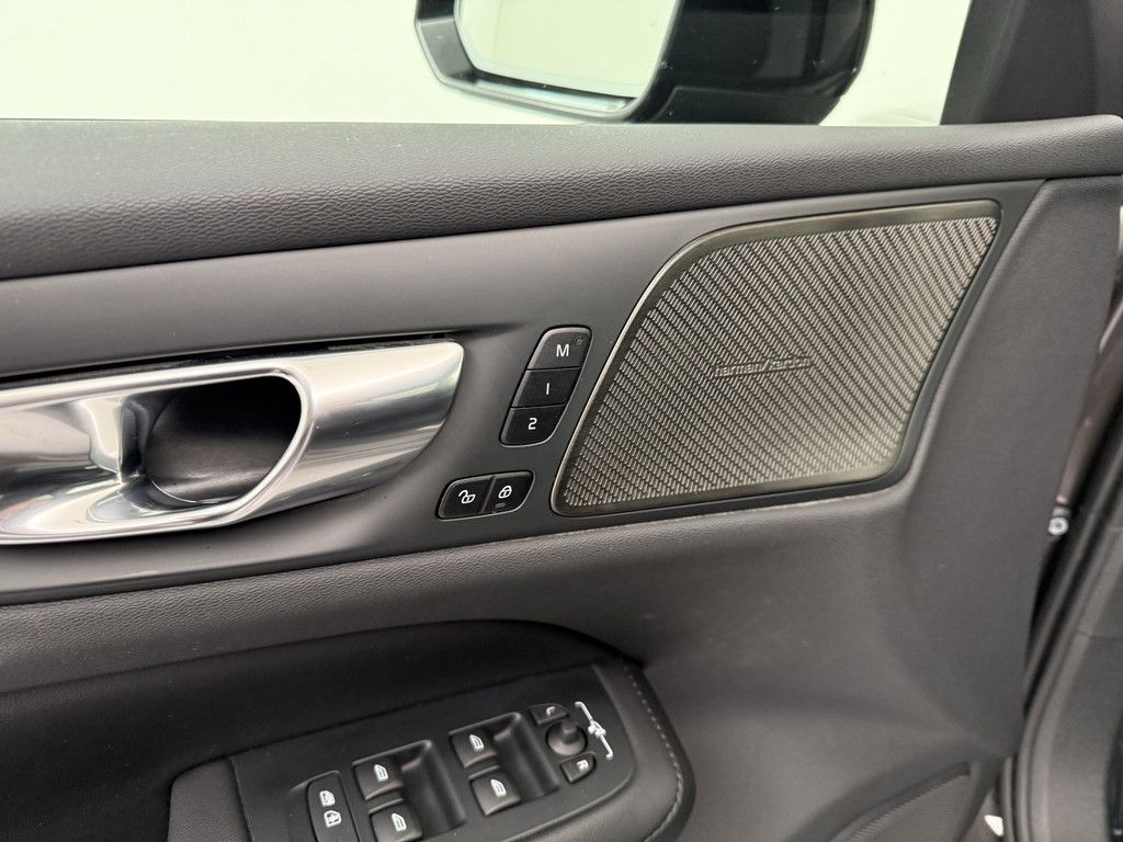 Volvo V60 T6 Plus Dark Recharge Plug-In Hybrid AWD LED