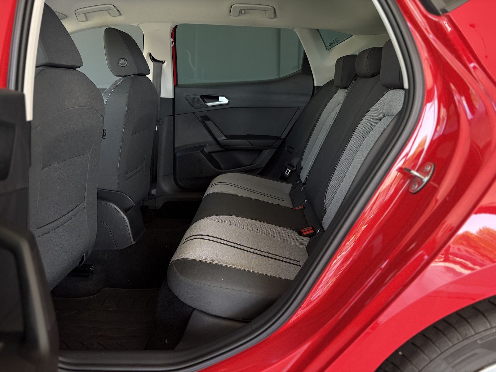Seat Leon 1.0 eTSI Style - Samsaru's Car Outlet
