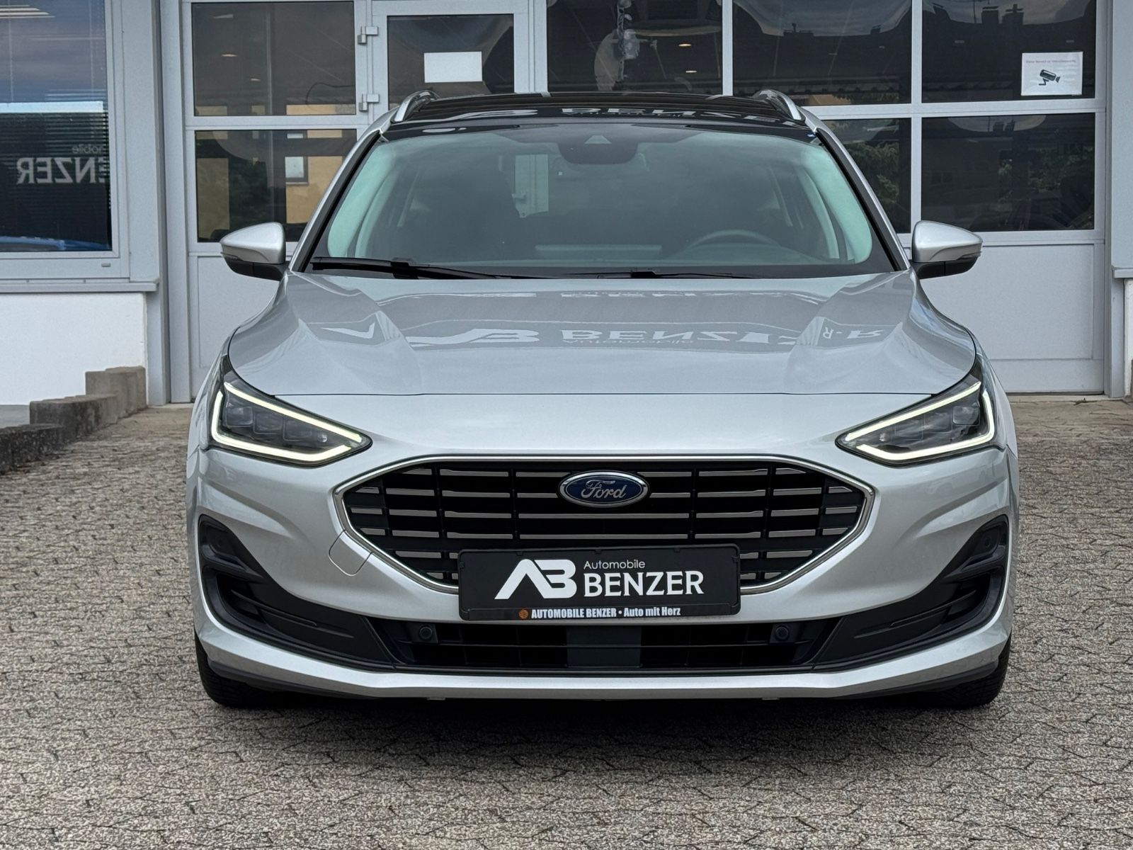 Ford Focus Turnier Titanium/PANO/AHK/R-Cam/CarPlay/1H