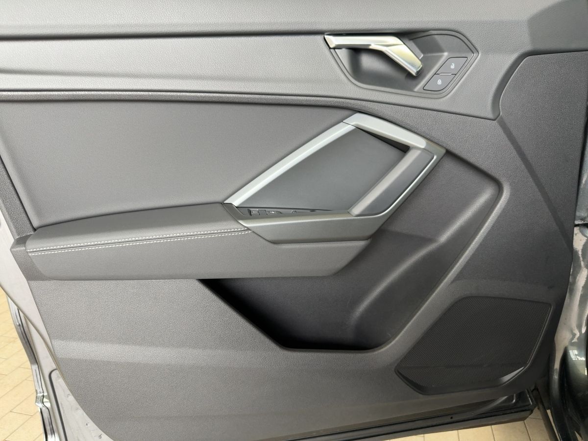 Audi Q3 45 TFSI S line quattro - Samsaru's Car Outlet