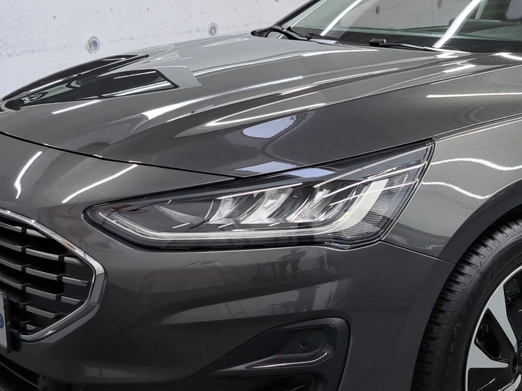 Ford Focus Turnier 1.5 Aut. TITANIUM NAVI RFK LED SHZ