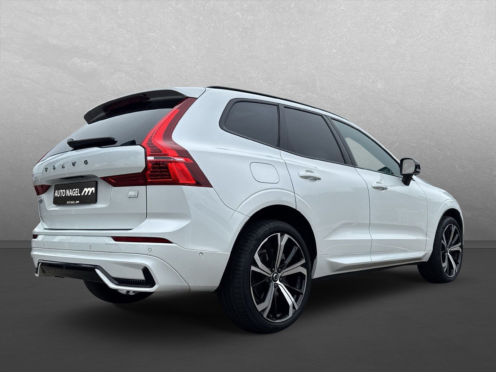 Volvo XC60 Recharge T8 AWD Plus Dark