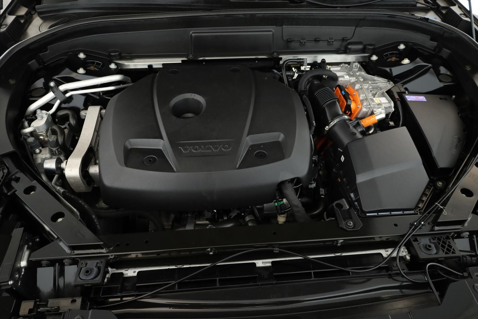 Volvo XC60 Recharge T6 AWD Core Pano Kam STHZ 20" AHK