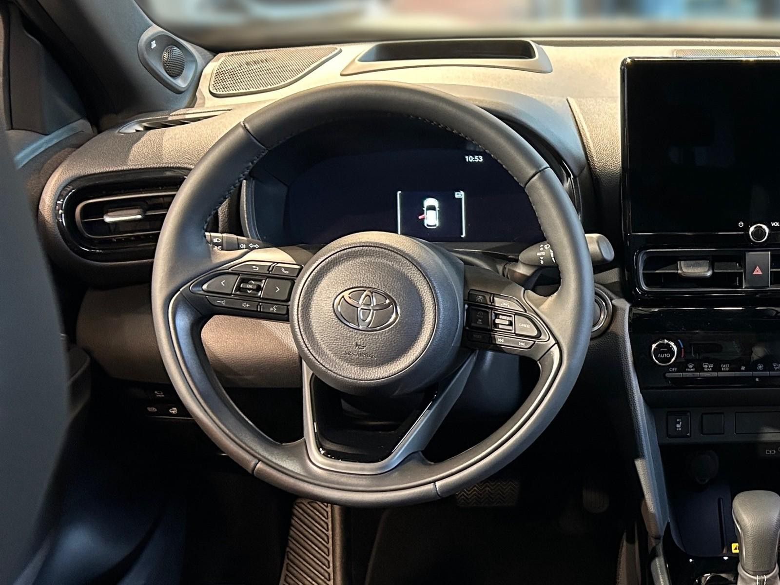 Toyota Yaris Cross Hybrid FWD Style Plus + Head Up + JB