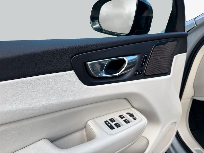 Volvo XC60 B5 B AWD Plus Dark