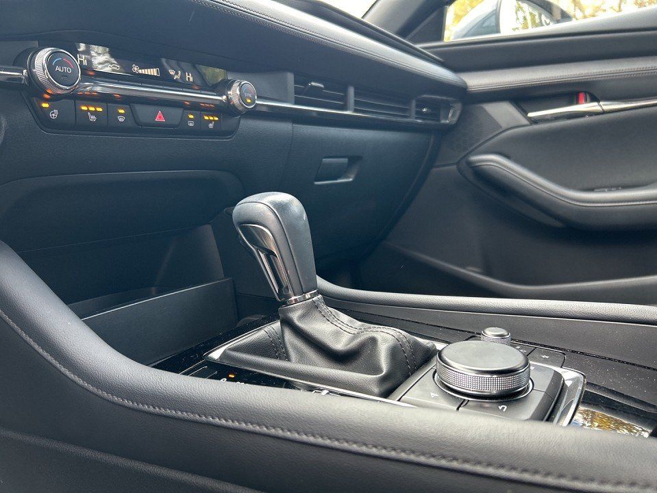 Mazda 3 2.0l "Selection" "NAVI" M Hybrid