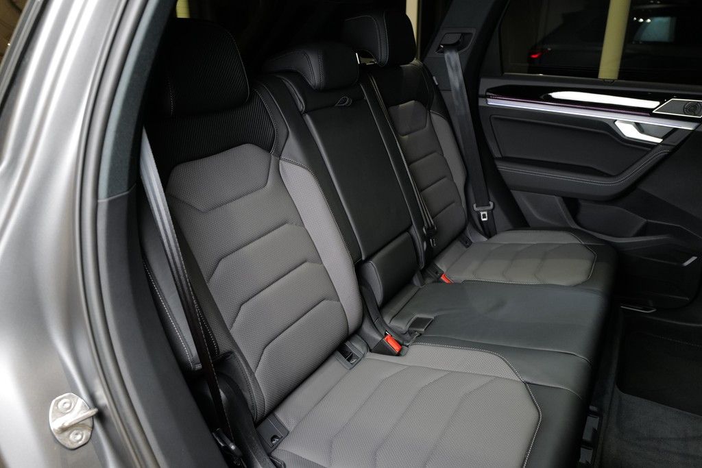 Volkswagen Touareg 3.0TDI R-Line Nachtsicht Dynaudio StdHz