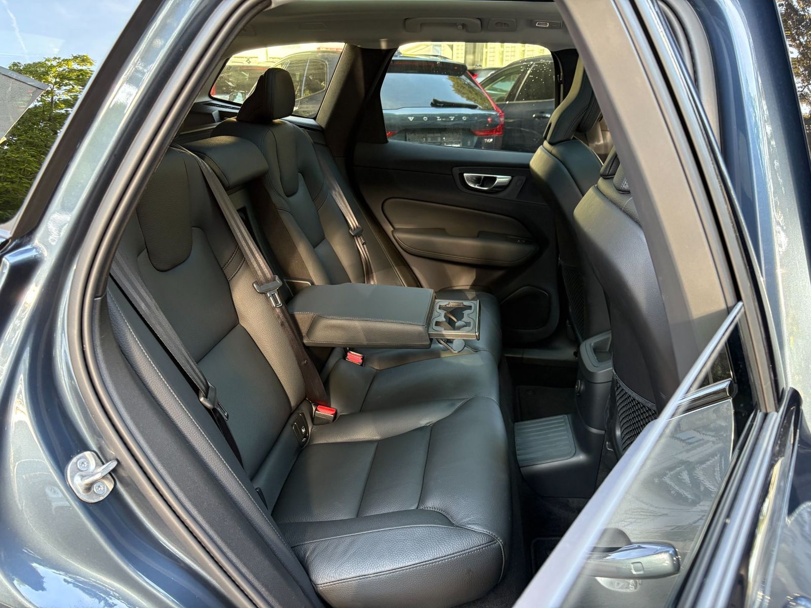 Volvo XC60 T6 AWD Plus Dark AHK 360 PANO H&K STH