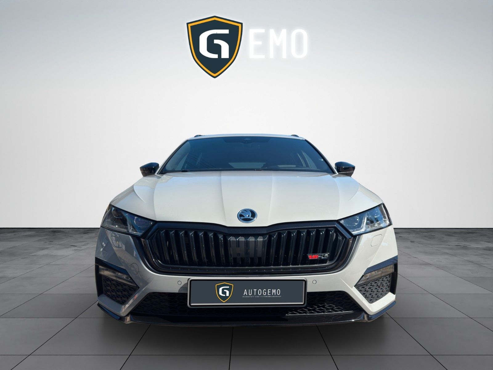 Skoda Octavia Combi RS - Samsaru's Car Outlet