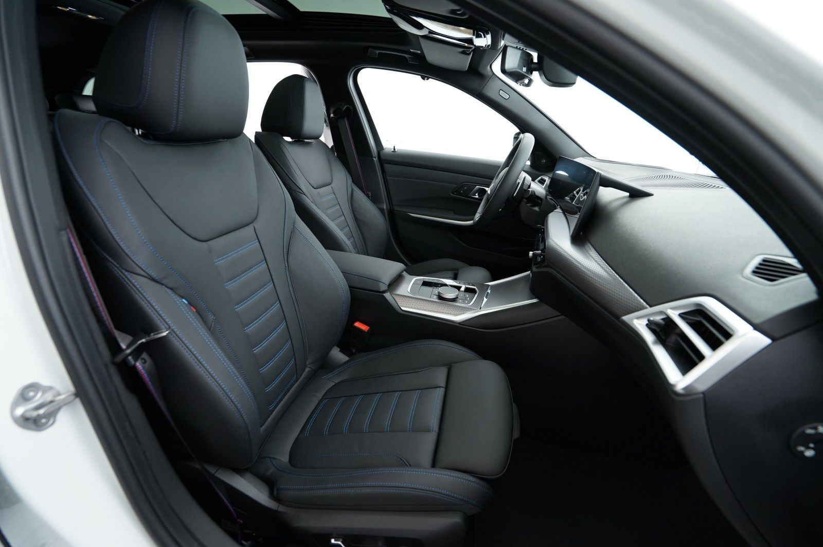 BMW 330e xDrive Touring (M-Sport Navi LED AHK H/K)