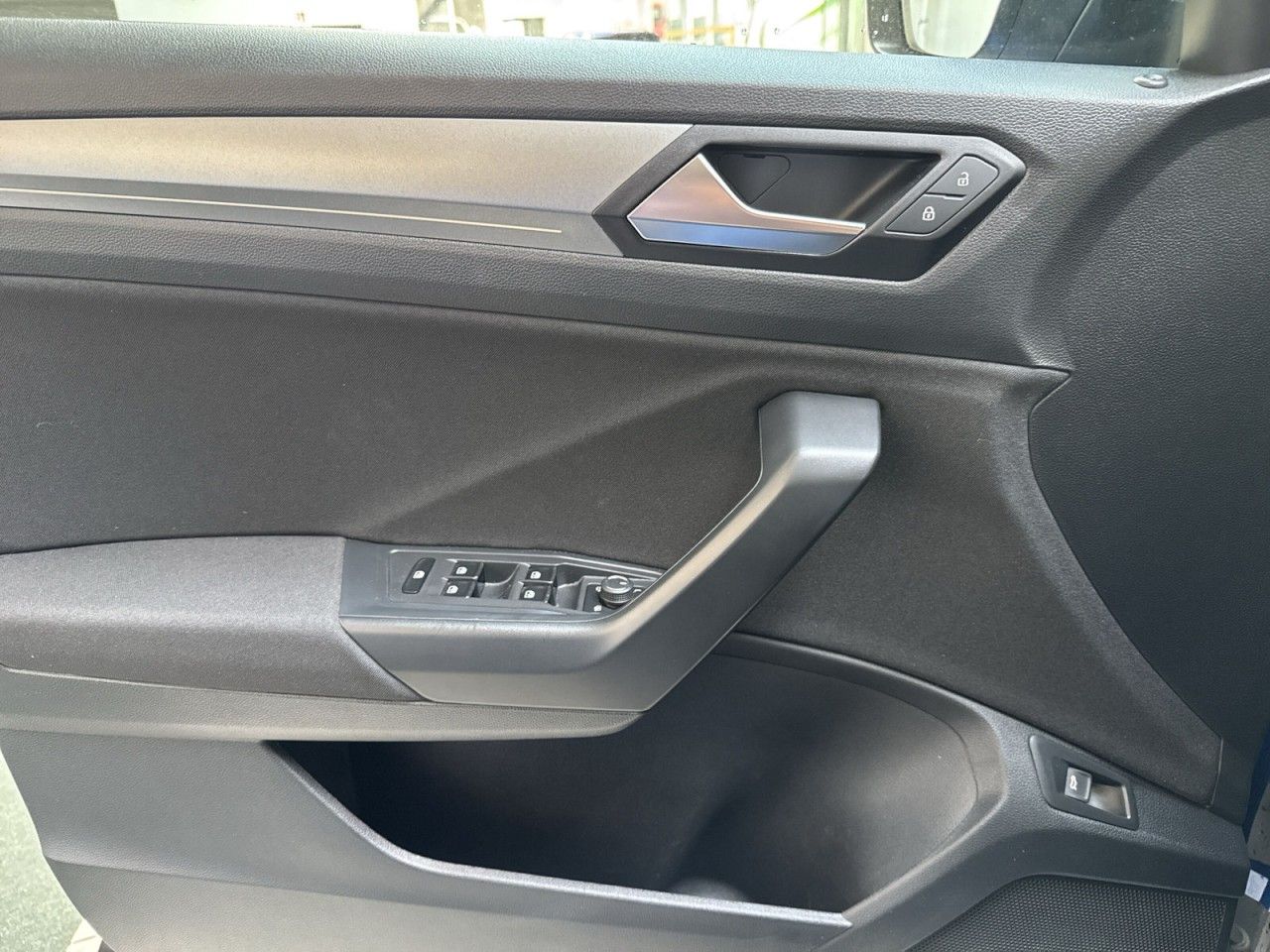 Volkswagen T-Roc 1.5 TSI Active - Samsaru's Car Outlet