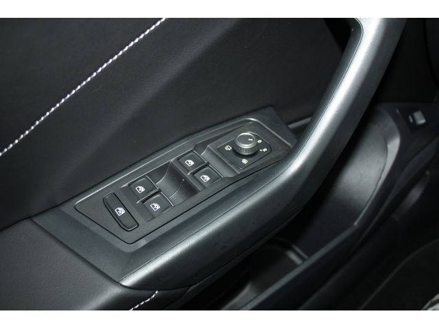 Volkswagen T-Roc R-Line 2.0 TSI DSG 4Motion - Samsaru's Car Outlet