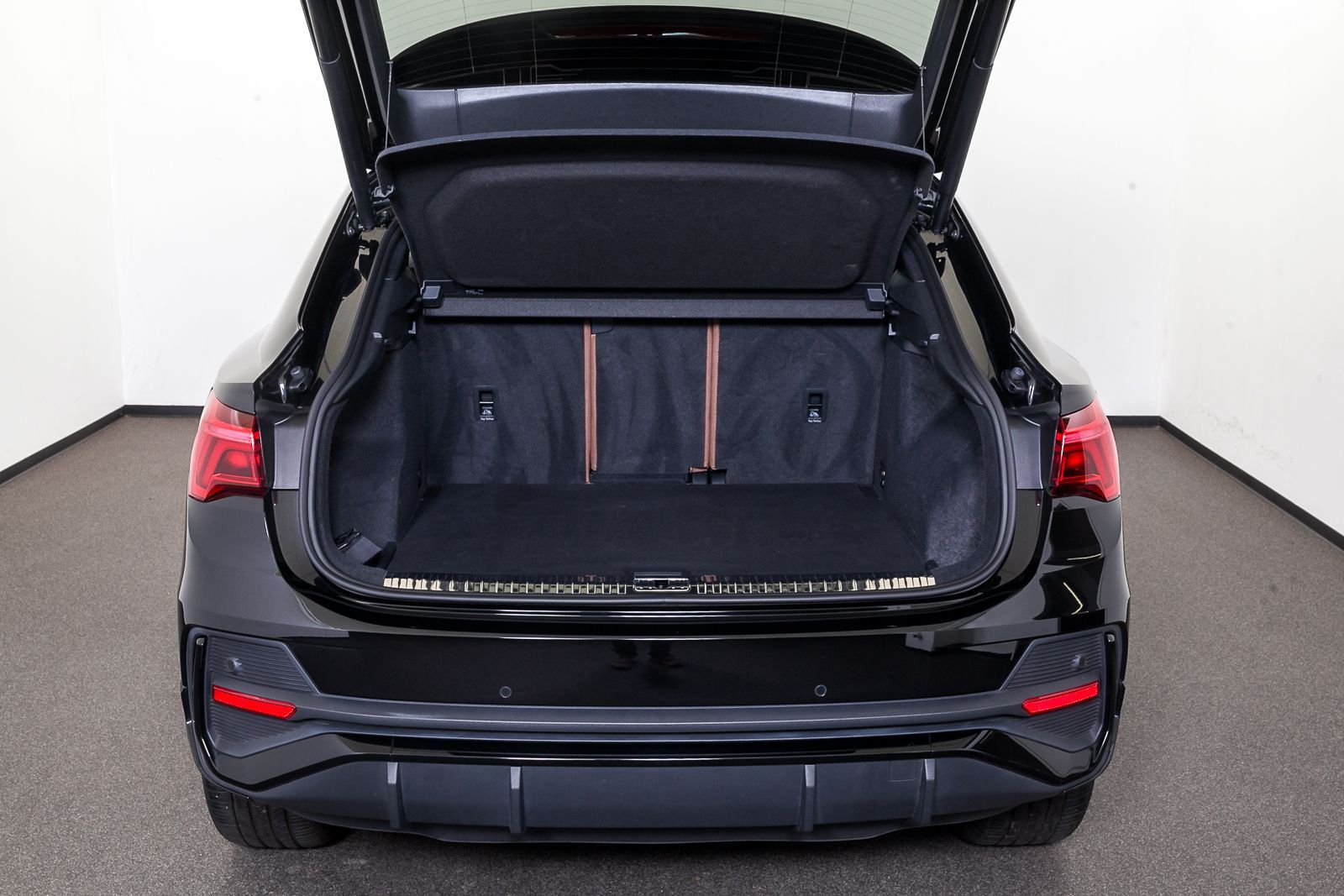 Audi Q3 Sportback S line 40 TFSI qu. S tr. - Samsaru's Car Outlet