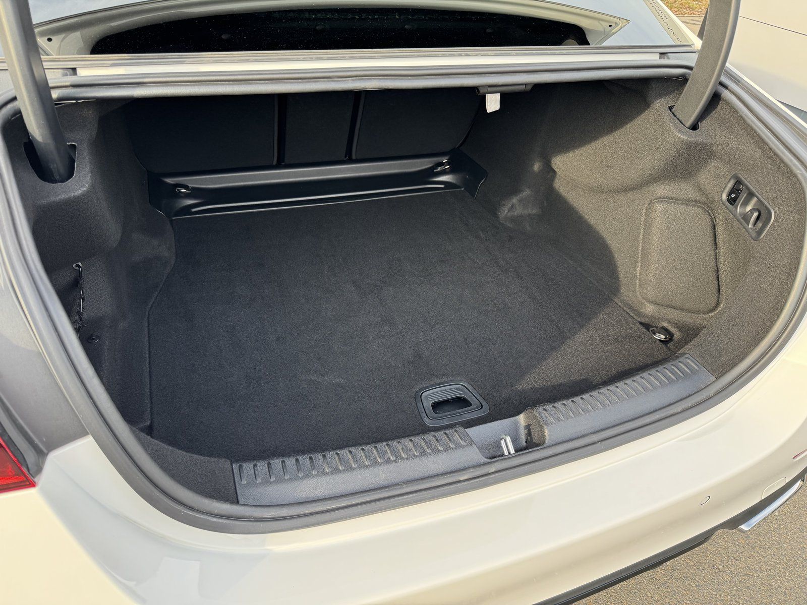 Mercedes-Benz E 220 d AMG - Samsaru's Car Outlet