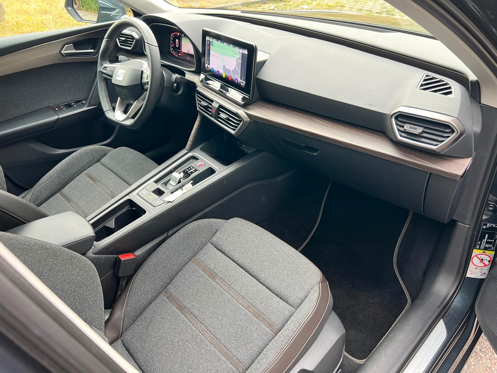 Seat Leon 1.5 ETSI ACT Plus - Samsaru's Car Outlet