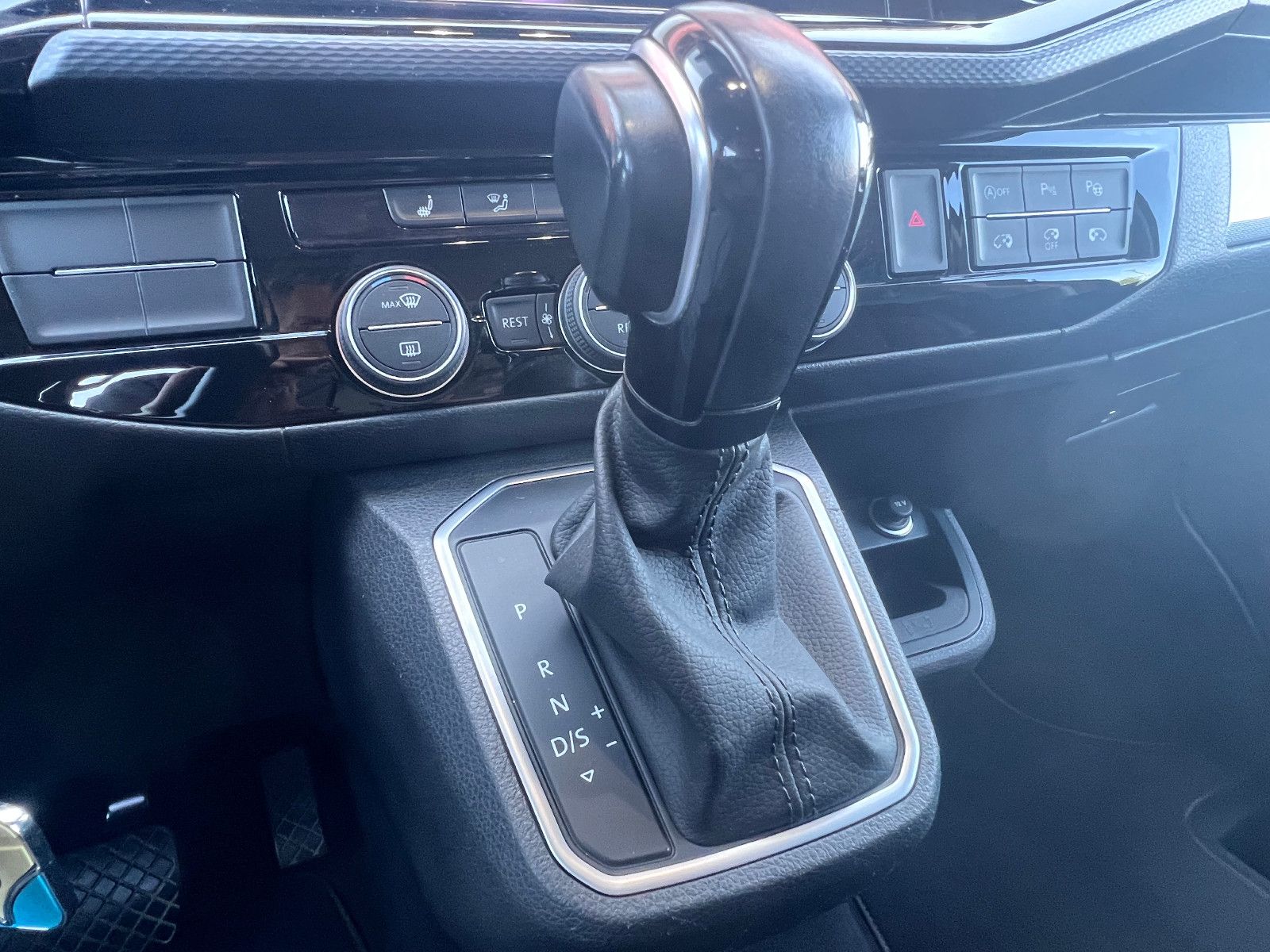 Volkswagen T6.1 Multivan Highline 4Motion - Samsaru's Car Outlet
