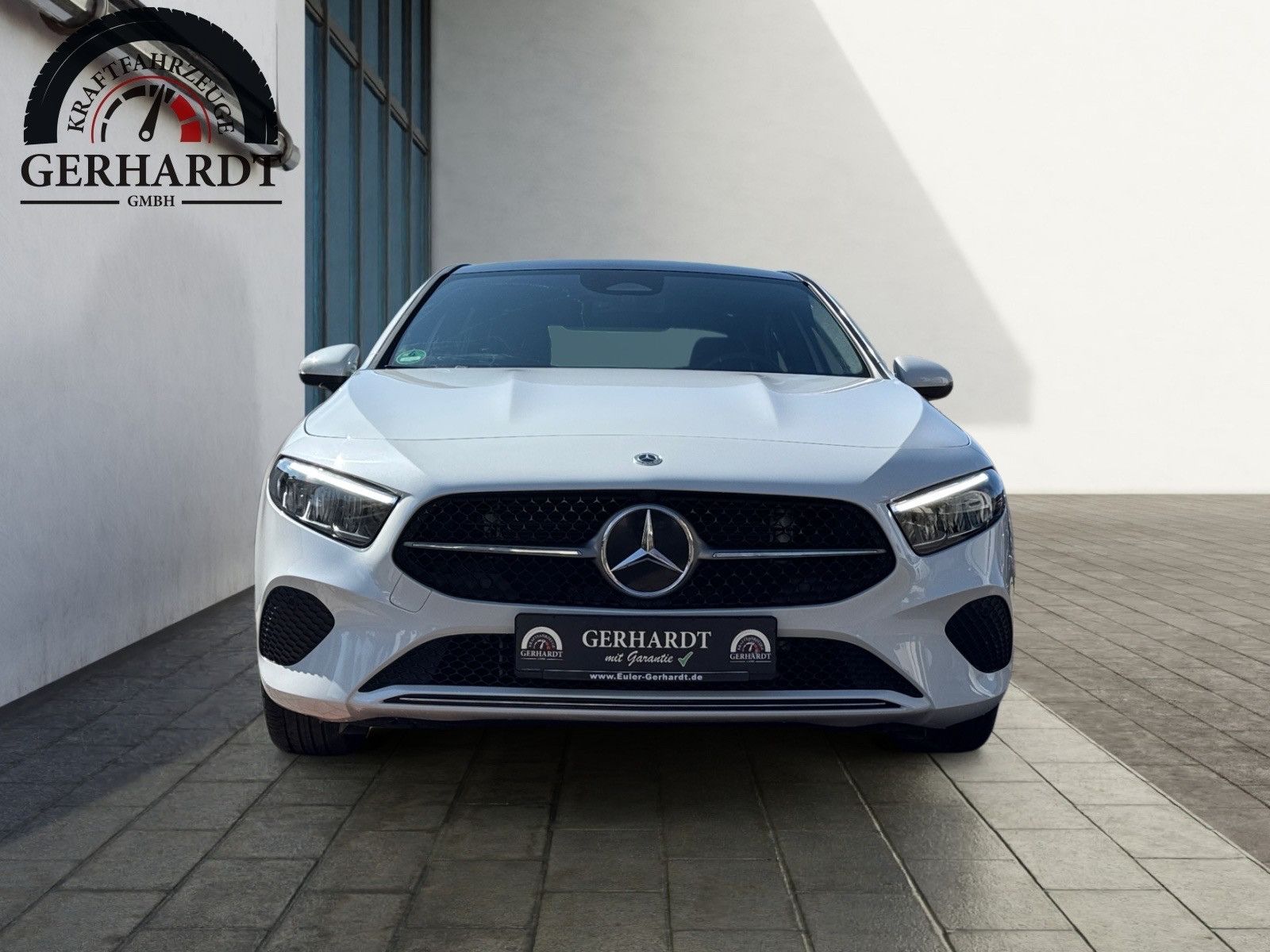 Mercedes-Benz A 180 AMG-Line - Samsaru's Car Outlet