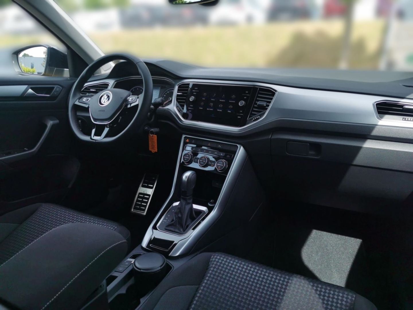 Volkswagen T-Roc Active 1.5 TSI DSG - Samsaru's Car Outlet