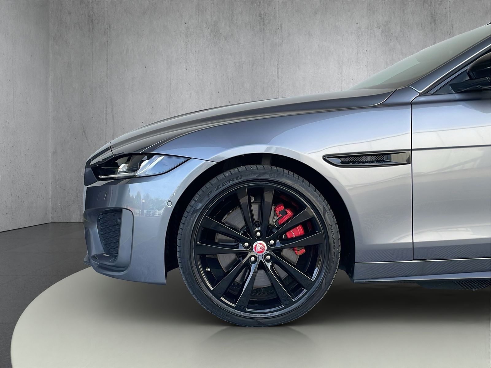 Jaguar XE P300*R-Dynamic*Black AWD*360° KAMERA*PANO*LED