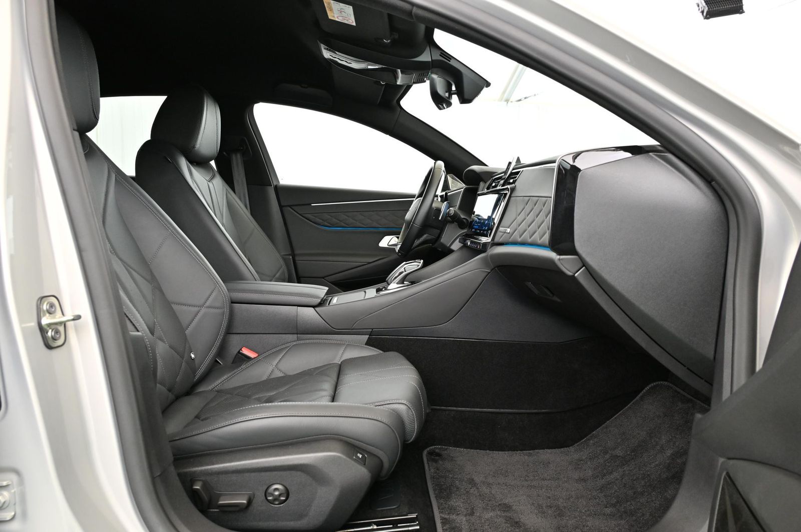 DS Automobiles DS9 1.6 E-Tense 250 RIVOLI+ UVP 68.000 EUR